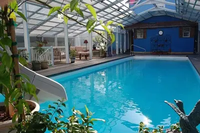 Image de Luxurious Glamping Tent with heated  indoor pool