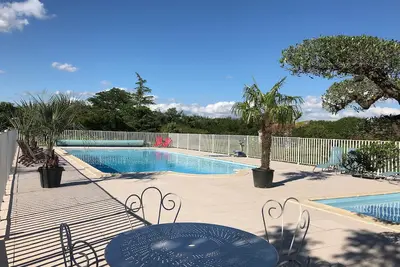 Image de Charentaise avec piscine à 25 minutes des plages