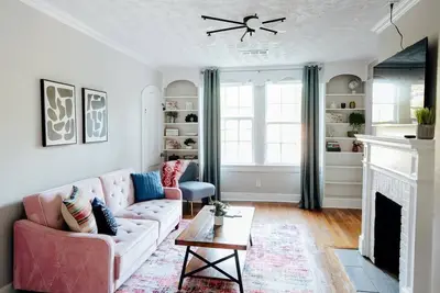 Image de Cloverdale Connection | Queen Br | Fast WiFi | Pet Friendly