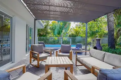 Image de Dolphin Beach House - Easy reach of the Noosa River playground, and Hastings Street.