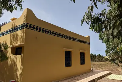 Image de Small villa surrounded by nature