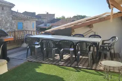Image de Agréable maison de village, proche Nimes avec terrasse et salle de jeux