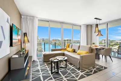 Image de Very Chic| Front Intercostal View|Amazing Pools