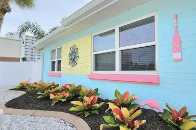 Image de Beautiful, Cozy, Beach Bungalow Steps from the Ocean!