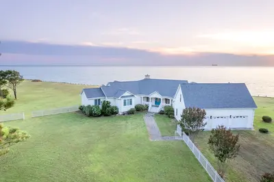 Image de Waterfront, Gorgeous 4 Bdr, 3 Ba Beautiful views & sunsets