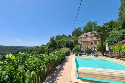 Image de Maison De Maître avec piscine chauffée\/clim\/fibre à 3min à pied de Domme