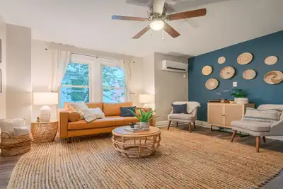 Image de Gorgeous apt, pets, outdoor grill & fire pit, walk --> Dt Frederick