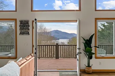 Image de Dream Chaser Chalet at Nantahala Lake- Kayak/Dock/Firepit/Game Room/Movie Room