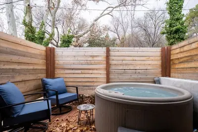 Image de 10 Creekside Retreat House with private Hot Tub