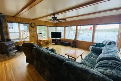 Image de Beautiful Cottage for Rent: With sauna steps away from the lake only $3, 000\/week