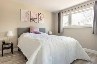 Image de Entire 2 Bedroom Apartment Downtown