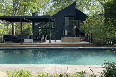 Image de Heated pool-Cedar Hot Tub-Sauna-walk to water 3 mile harbor-Near Sammy’s Beach