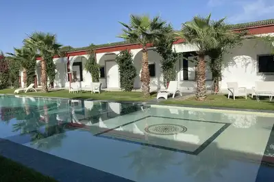 Image de 23 suites Villa with a private pool and a party space.