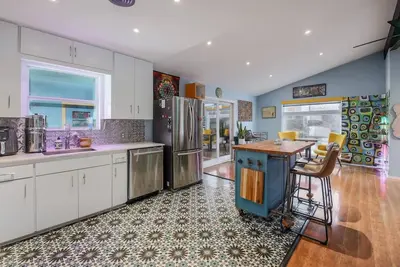 Image de Austin Art House- Pet Friendly w/ Hot Tub! Close-2-Dt!
