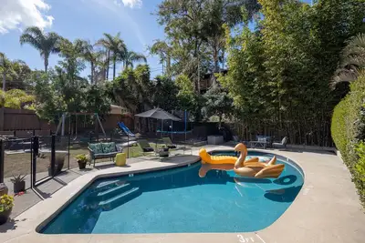 Image de Poolside Vibes Oside, Artist inspired Mid-Century Design