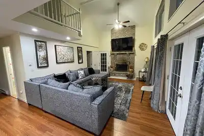 Image de Cozy but spacious house, located in a community with many facilities.