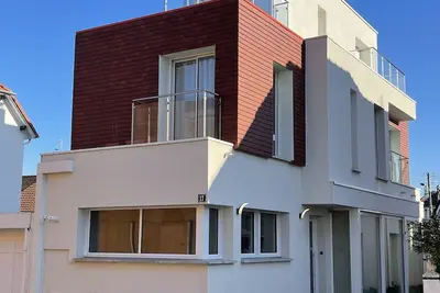 Image de Villa cubique neuve baignée de lumière à 300 mètres de la mer & du centre ville