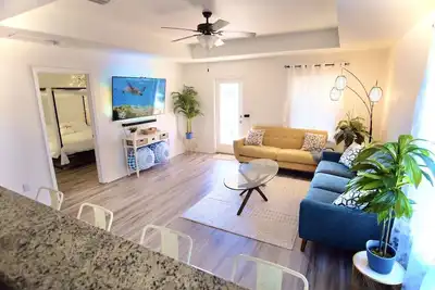 Image de Peaceful 3-2 Home w/ Pool, 4min to beach, Rv P-king, Bbq, Firepit, Fast Internet