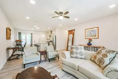 Image de New Model Home near Exxon Mobil & Conoco Philips. A turnaround retreat!