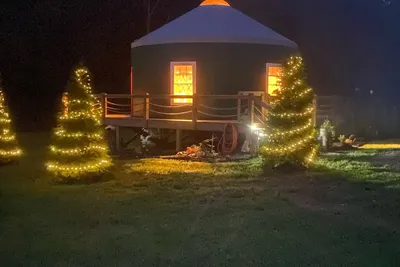 Image de Magical Riverside Yurt, hot tub & the Brpw, pet friendly near Floyd, Va