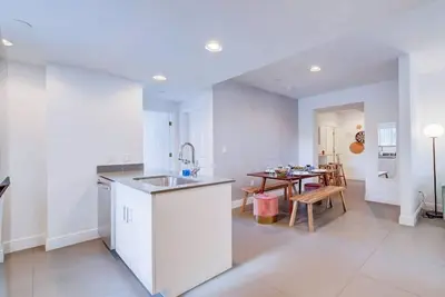 Image de Serene Tranquility Apartment - 2br/3ba in Wynwood!