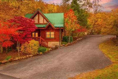 Image de Family Cabin w/ Hot Tub, Arcade Loft, Basketball and Pickleball Court, Sleeps 10