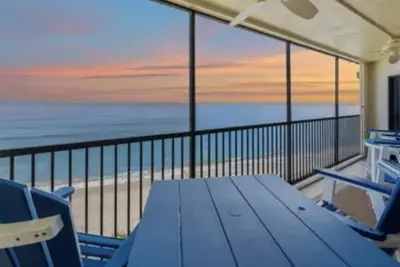 Image de Oceanfront condo with private beach, pool and tennis court, elevator.