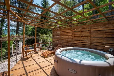 Image de Maison de vacances privée avec Wifi, bain à remous, piscine privée, Tv, terrasse, parking