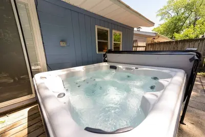 Image de Blue Chill | WalktoBeach | HotTub-all yr | Dogs Ok