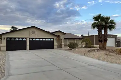 Image de New! Lake Havasu Home w/ Pool and Boat Parking-5 miles to London Bridge