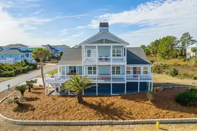 Image de Ebb Tide Beach Cottage on Harbor Island: Ocean Views, Resort Pool, and Family Fun!
