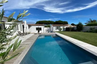 Image de Villa de standing Ă 5mn Ă pied des plages et commerces, 6 chambres, piscine