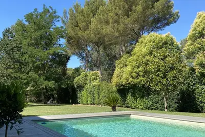 Image de Villa avec jardin enchanté