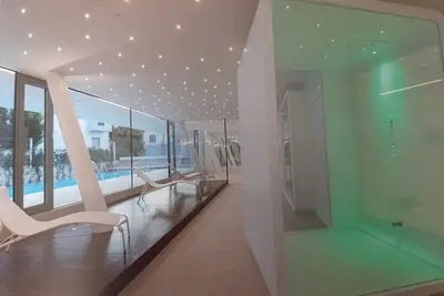 Image de Appartement \"Star House with Pool, Spa and Gym\" avec piscine partagée et terrasse privée