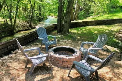 Image de Free Tickets! Creekside 2br Smoky Mountain Cottage w/ Fire Pit & Games