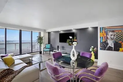 Image de The Bond! - 3 Bedroom, Oo7 Vibes with Penthouse Water and Park Views!