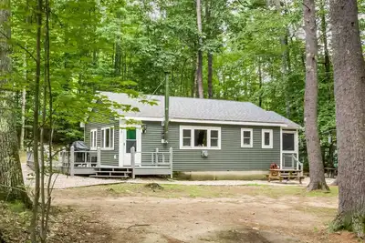 Adirondack inspired cottage with access to association beach on Lake Winni