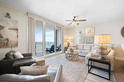 Image de Indigo East 802- Beachfront Views and Pool!