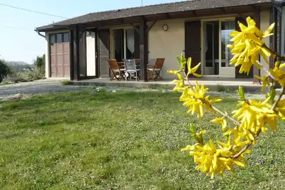 Image de Maison entre prés et bois