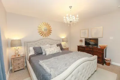 Upscale Ideal location 4 beach vacay! H20 views!