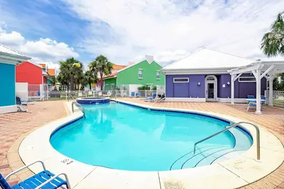 Image de Discover Tranquility: Banana Bay Resort's Home Near All the Action!