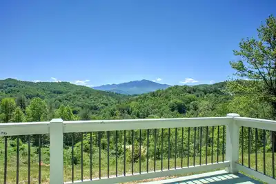 Image de Modern Mountain Cabin w/ Hot Tub, Game Room + Biltmore Pass