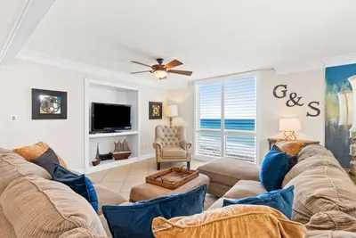 Image de Relax and Recharge - Family Beachfront Condo on Florida's Emerald Coast