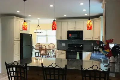 Image de Entire, new, roomy, village beach house close to beach, park, and town center