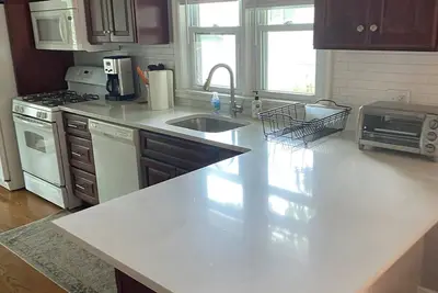 Image de Three bdrm Cottage, Work from home, walkable to Dwtwn and Ferry