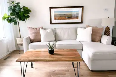 Image de Beautiful And Cozy 3 Bedroom home in the heart of R. C. !