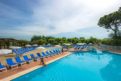 Image de Près d’un petit lac superbe Appartement 3p avec terrasse vue Golf Piscine tennis