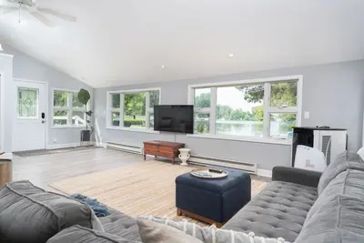 Image de *New Lake house\/18 miles from Aa! 4br\/Sleeps 9*