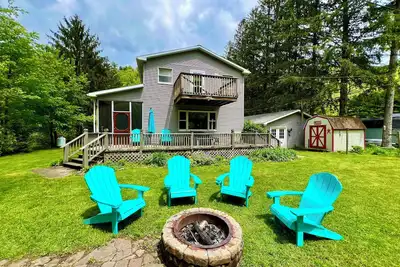 Image de Creek Front Home with private access - perfect for kayaking, fishing, and hiking