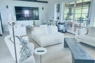 Image de Modern Holiday Penthouse by Yule!